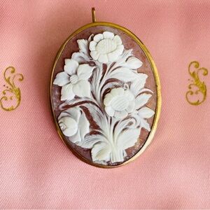 18k Gold Flower Bouquet Floral Hand Carved Shell Cameo Brooch / Pendant …